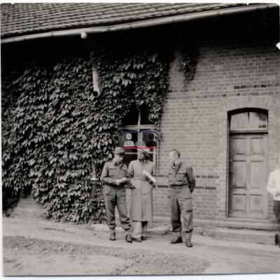 ©ICRC/1940.07.31/War 1939-1945. Schubin. Stalag XXI B,  prisoners of war camp. Visit of the delegate ICRC  Dr. Descoeudres/ICRC Photo Library V-P-HIST-01725-05